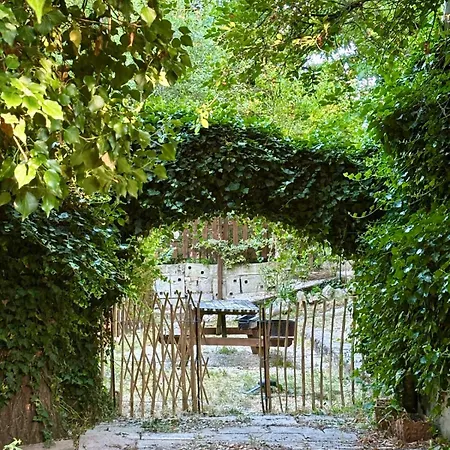 Madonnina In Riva Al Fiume Tirino