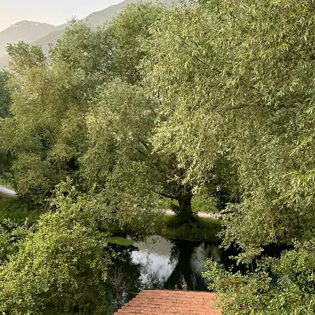 Holiday home Madonnina In Riva Al Fiume Tirino Intera Bussi sul Tirino