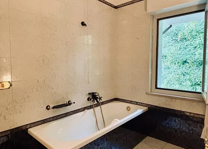 Madonnina In Riva Al Fiume Tirino *